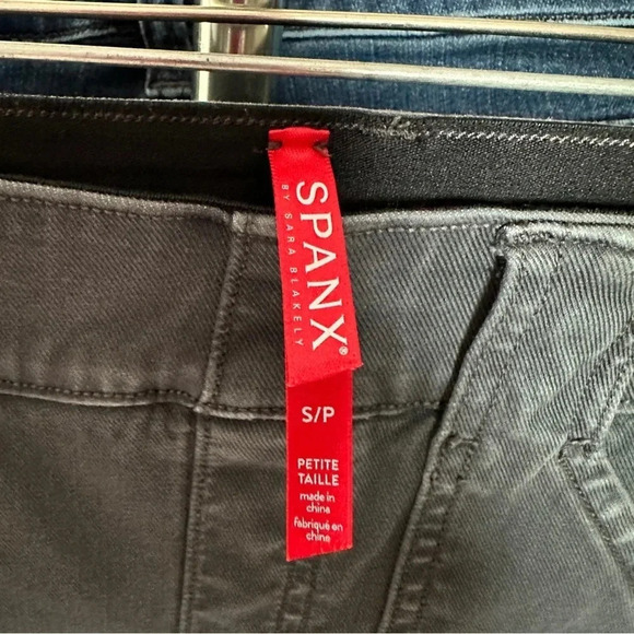 Spanx Gray Stretch Cargo Pants Size Small Petite Classic Cargo Slimming Classic - Picture 4 of 9